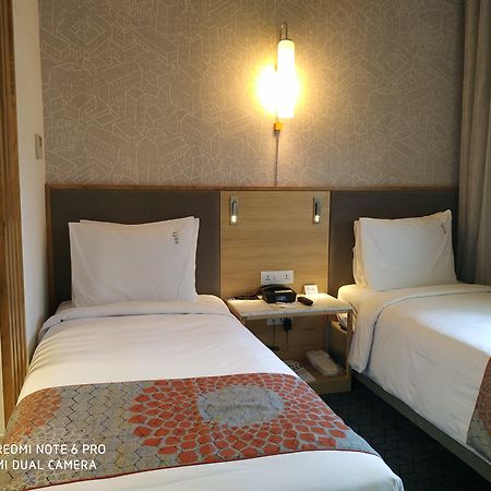 Holiday Inn Express Hyderabad Banjara Hills, An Ihg Hotel Esterno foto