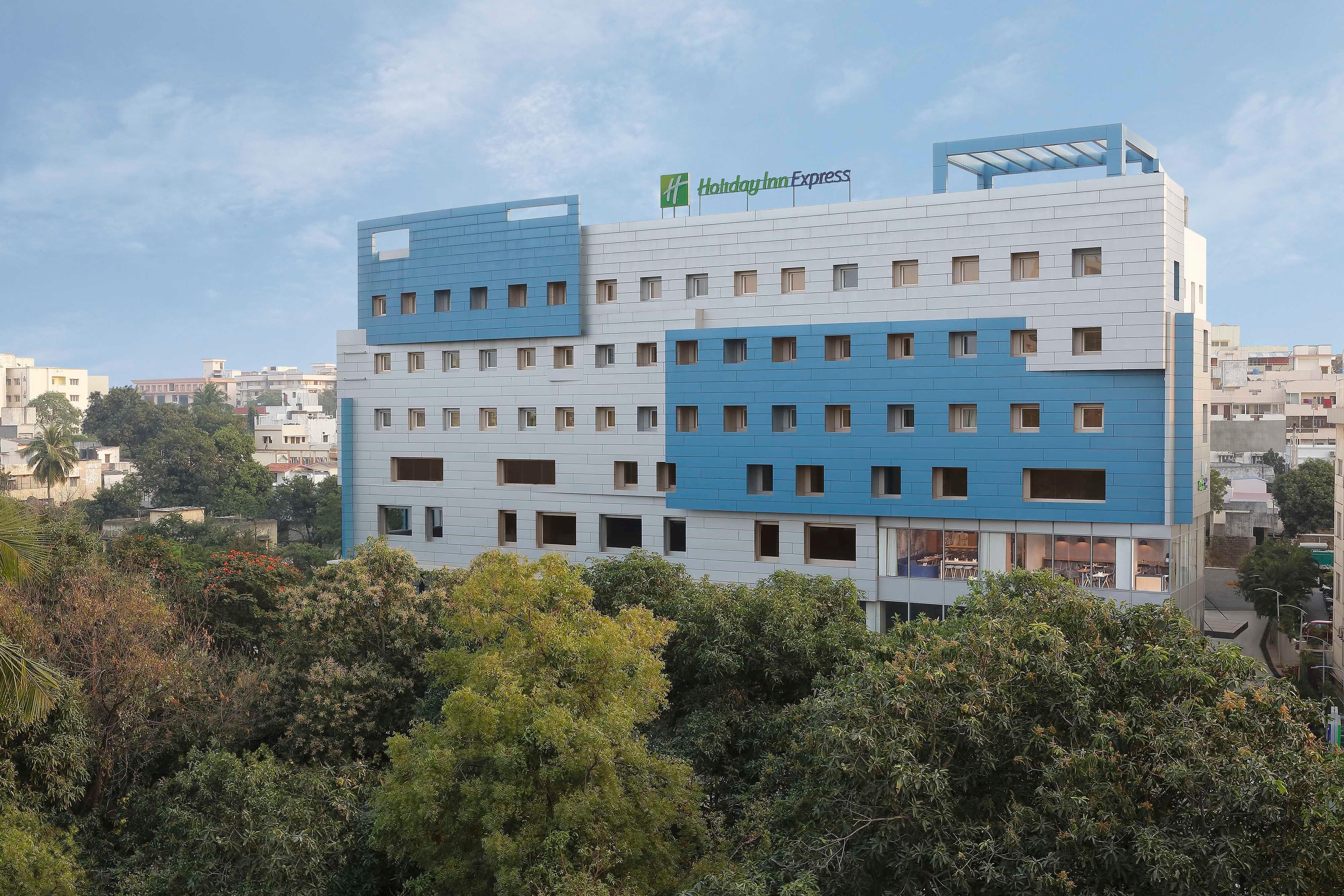 Holiday Inn Express Hyderabad Banjara Hills, An Ihg Hotel Esterno foto