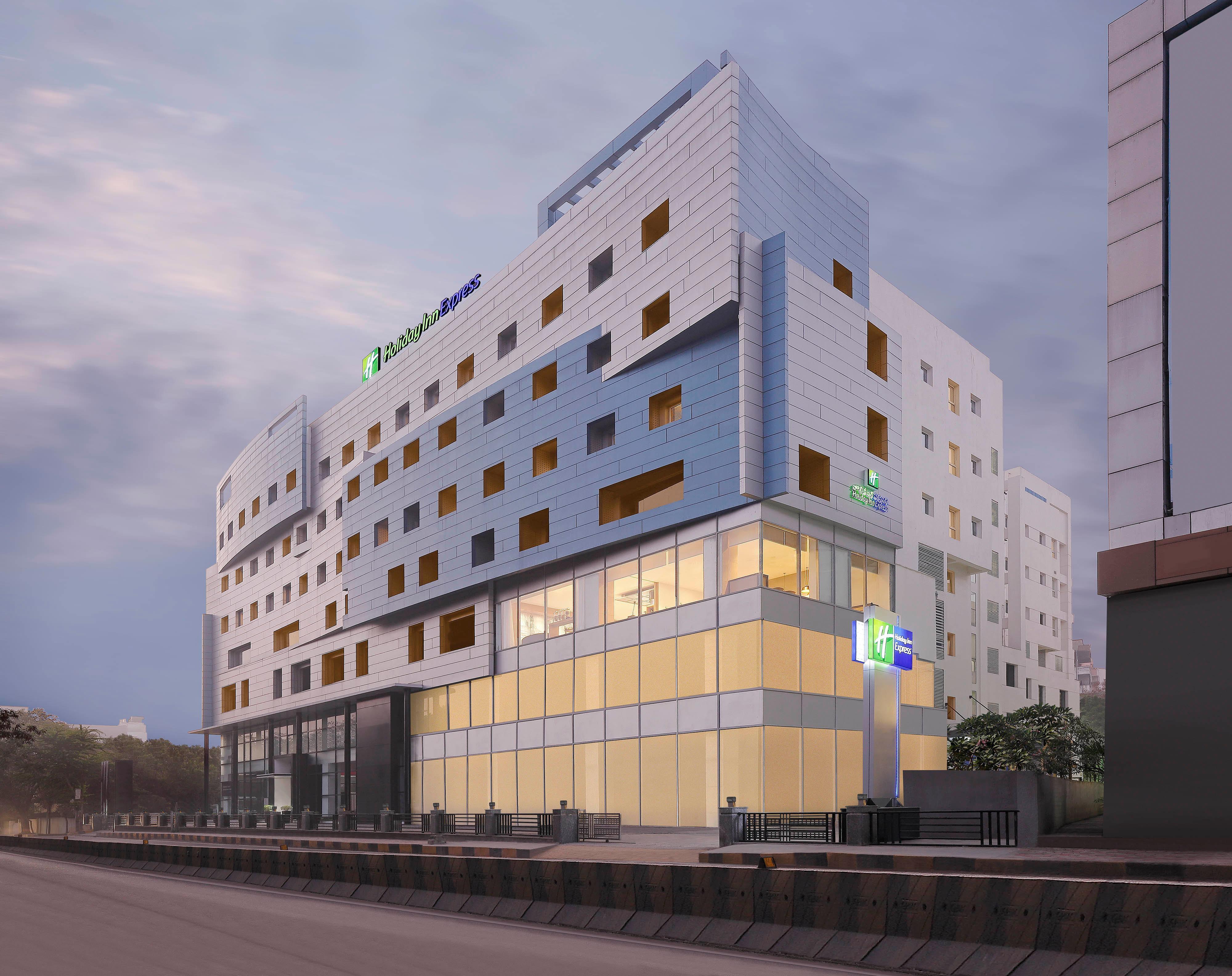 Holiday Inn Express Hyderabad Banjara Hills, An Ihg Hotel Esterno foto